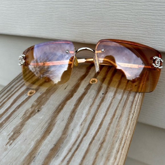 Chanel Vintage Sunglasses with rhinestone CC’s. - Picture 1 of 13